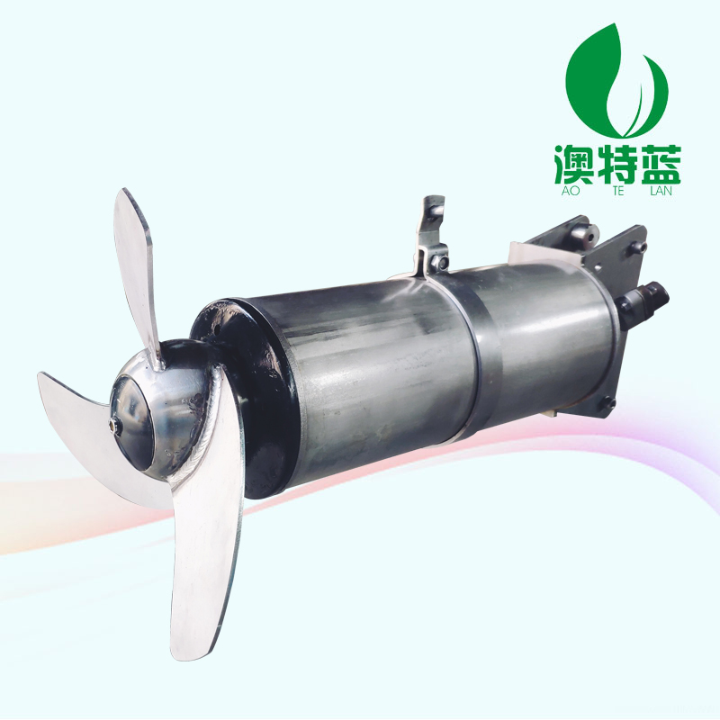 公司自主研發(fā)的第一臺(tái)新型高速?zèng)_壓式潛水?dāng)嚢铏C(jī)終于走下生產(chǎn)線
